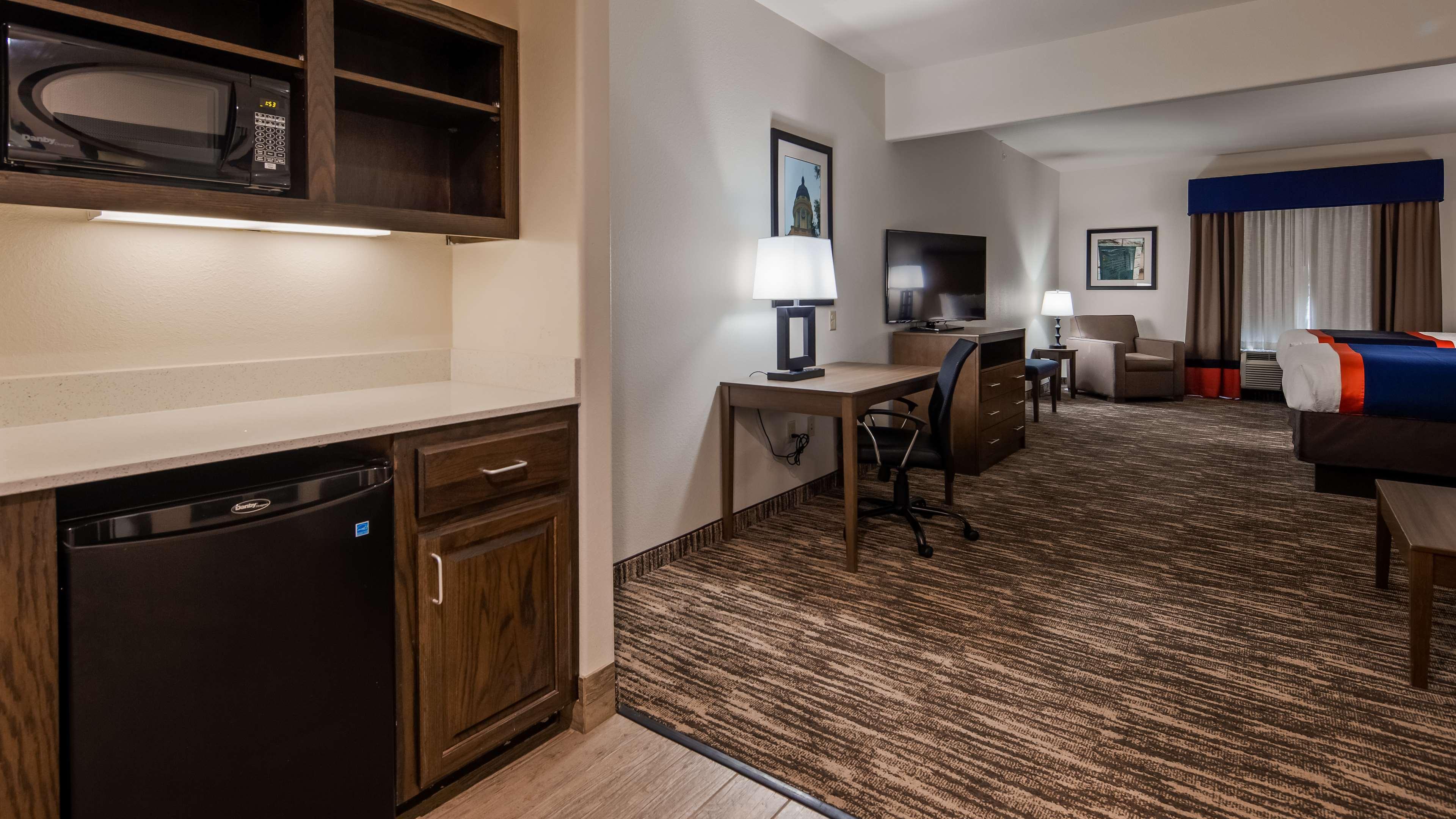 Best Western Plus Ardmore Inn & Suites Exterior photo