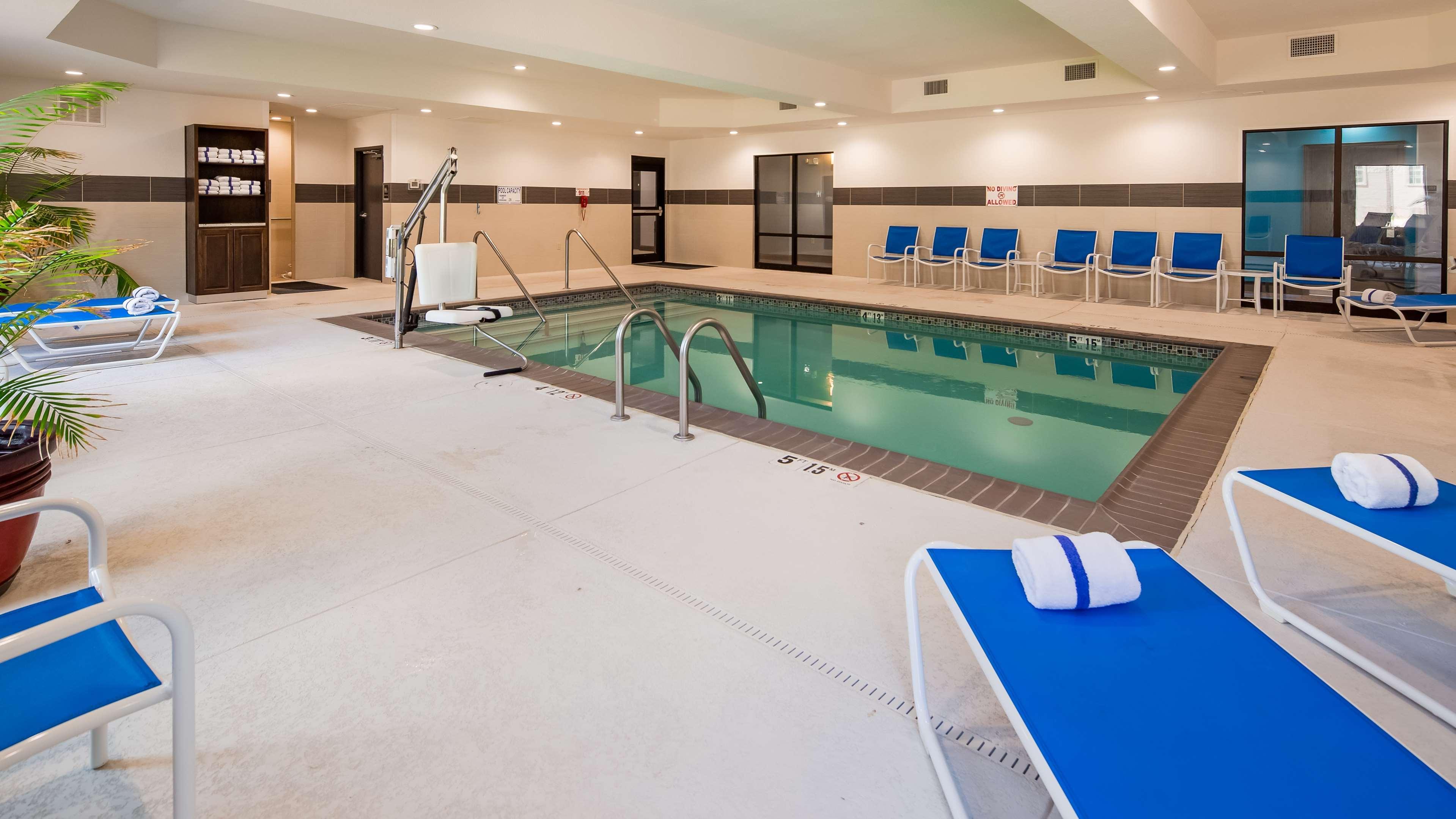 Best Western Plus Ardmore Inn & Suites Exterior photo